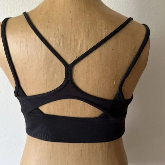Lululemon sz 8 Nulu Mesh Yoga Bra*Light Support, A/B Cups Jewel Emboss Black - Picture 3 of 6